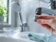 Wasser sparen im Alltag: Perlatoren und Sparduschköpfe richtig entkalken