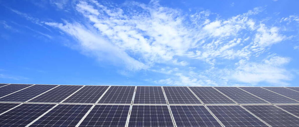 Ausrichtungsstrategien für Photovoltaik-Freiflächenanlagen Ausrichtungsstrategien für Photovoltaik-Freiflächenanlagen