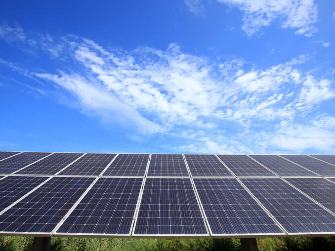 Ausrichtungsstrategien für Photovoltaik-Freiflächenanlagen